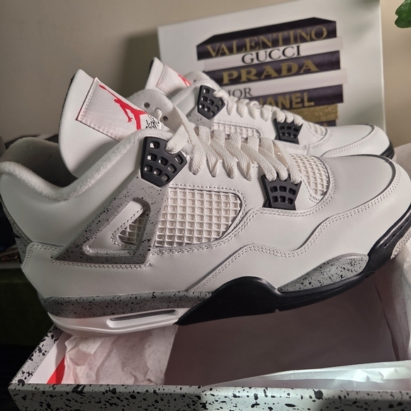 NEW NIKE AIR JORDAN 4 RETRO  \